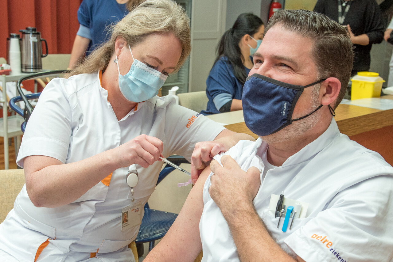 Eerste COVID-19 vaccinatieronde in Gelre ziekenhuizen