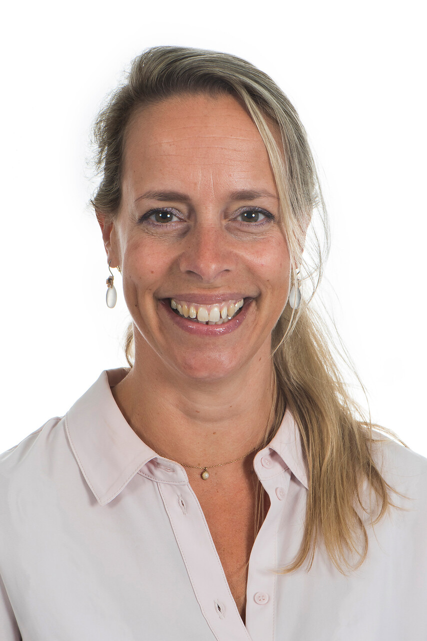 E. Mintjes