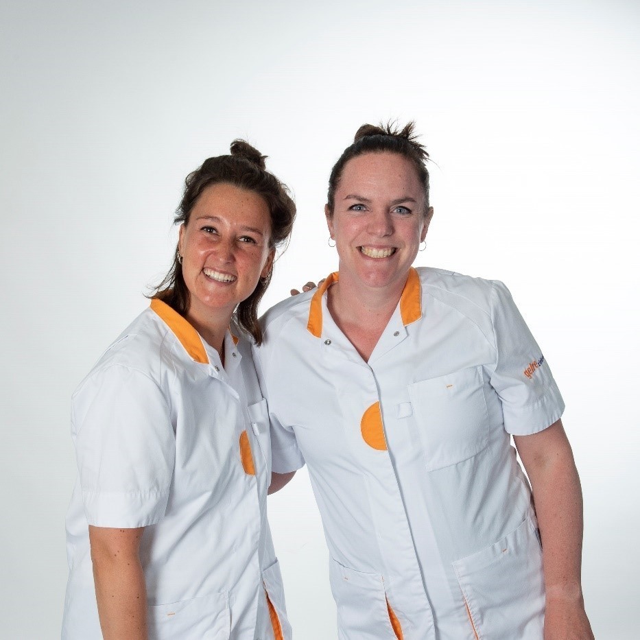 Twee verpleegkundigen die werken bij Gelre ziekenhuizen
