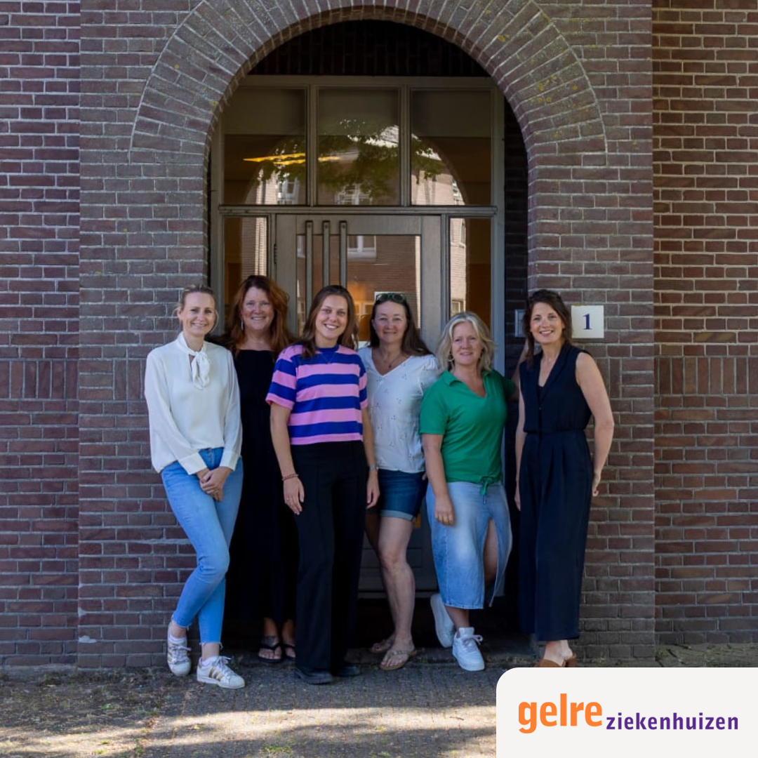 Team van verloskundigen VSV Apeldoorn en klinisch verloskundige Gelre